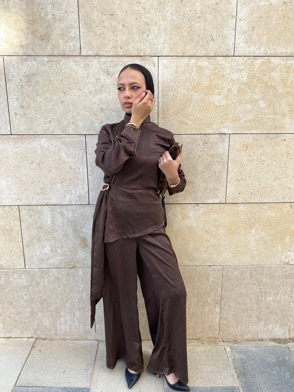 The Signature Drawstring Set in Dark Brown
